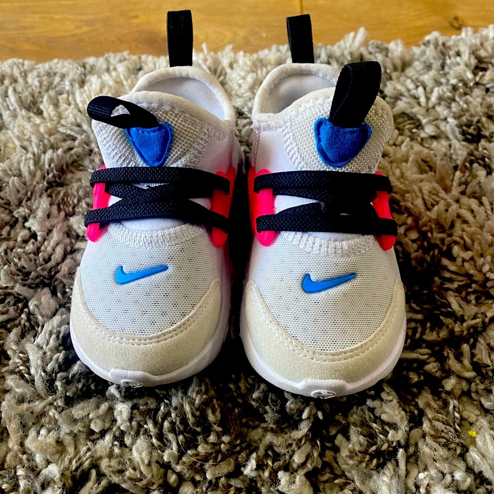 Size 5 toddler Nike shoes